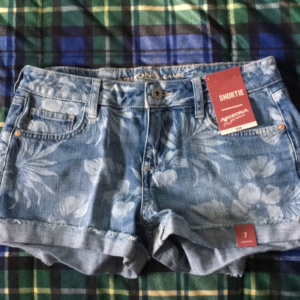flower print shorts